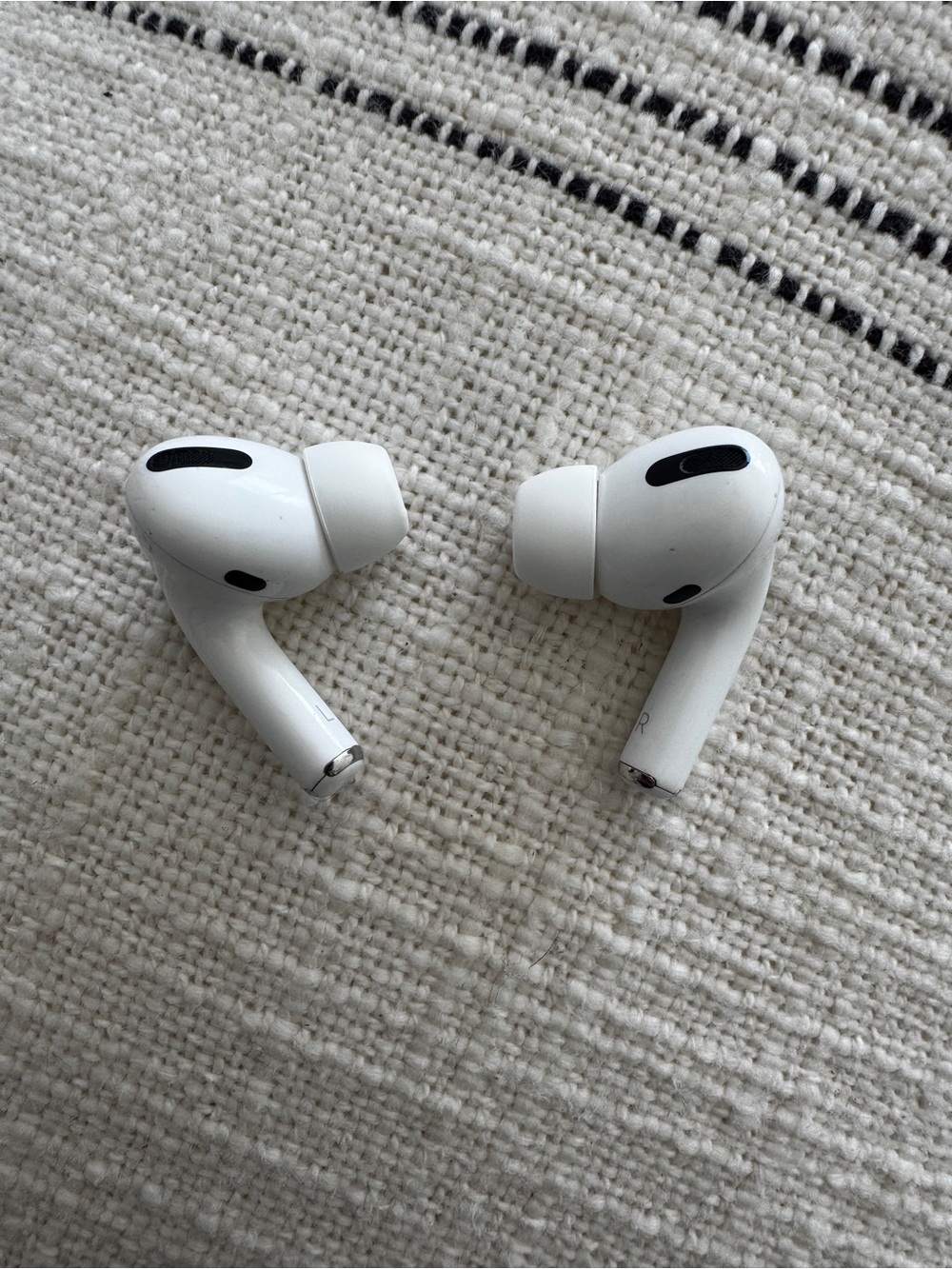 AIRPODS PRO - First Gen - Picture 5 of 7